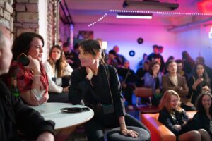 Klára Vytisková Instagram - EP V    promítačka & párty💫💖

Supported by @winegeek_cz & @zrno_zrnko 🍾🍞
Díky všem co dorazili, moc to pro mě znamená🫶

📸 @lucie_lcuie