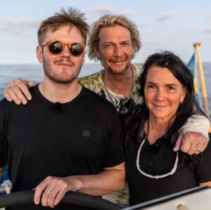 Klas Eriksson Instagram - Jag skulle vilja tacka det här underbara gänget som jag fick segla över Atlanten med. Även hela kamerateamet  som på något magiskt sätt lyckades fånga allt på bild också. Magiska människor 🙏
Sen vill jag skicka ett extra stort tack och kram till Gurra som lyckades ta ett gäng gröngölingar hela vägen fram i ett stycke! Otroligt imponerad över kunskaperna den mannen besitter! Stort tack till alla inblandade! ❤️🙏❤️