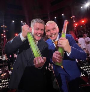 Klas Eriksson Instagram - Två kristaller! Att få ta emot en för Leif och Billy med min absolut bästa vän gör mig så glad i hjärtat. Sen få ta emot en till för min insats i musikhjälpen också. Det hade jag aldrig kunnat tro! Det har varit en kämpig tid och det känns så fint att få ta emot det här priset idag! 
Så tack till alla er som har röstat och tack till @tinamehrafzoon och @oscarzia som gjorde det här tillsammans med mig ❤️