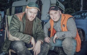 Klas Eriksson Instagram - Idag smäller det 🙌
Första avsnittet på nya säsongen av Leif & Billy sänds ikväll 21:00 på SVT1 ❤️
Men för er som inte orkar med tjocktv och tablåer och sånt skit så ligger avsnittet redan på SVT play 😀☝️
Väl mött och tusen tack till alla ni som kollar 🙋‍♂️❤️