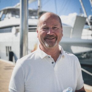 Klas Eriksson Instagram - Jag skulle vilja tacka det här underbara gänget som jag fick segla över Atlanten med. Även hela kamerateamet  som på något magiskt sätt lyckades fånga allt på bild också. Magiska människor 🙏
Sen vill jag skicka ett extra stort tack och kram till Gurra som lyckades ta ett gäng gröngölingar hela vägen fram i ett stycke! Otroligt imponerad över kunskaperna den mannen besitter! Stort tack till alla inblandade! ❤️🙏❤️