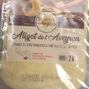 Klô Pelgag Instagram - Lundi c’est enfin le grand retour sur Paris. J’y serai avec mon aligot et mes pots pour terminer ces sept premières dates de façon broilesque. Venez pendant que la vie est là ⚽️⚽️⚽️ (petit emoji de foot pour attirer l’oeil français (allez les bleus)) ❤️‍🔥