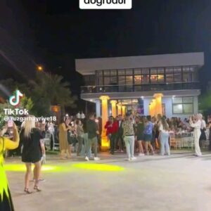 Kobra Murat Instagram - Evet hocam kopanzeee yıkılanzeee eğlenceee tavanzeeee kobra murat roman show heryerde hocaaamm kobra murat tan sevgiler selamlar olsun hocaaamm
