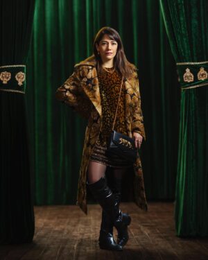 Koel Purie Instagram - Forget mob wife I am the mob 👊🏽
 
Feeling powerful in @sabyasachiofficial 

Stylist: @nehaandtarun
@nehasibalkapoor
@instarunkapoor

Photographer: @saurabhbishwas88
Photography Assistants: @droney & @avoidingbt  
Post Production: biggsretouch

Location: @samode_hotels Jaipur