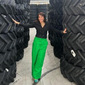 Koel Purie Instagram - And how did you spend your day? 
 
Playing with the big boys 🙄
#hosting #mc #presenter #event #tyre

Thank you all of you at @bkt_tires for welcoming me to welcome you 😜