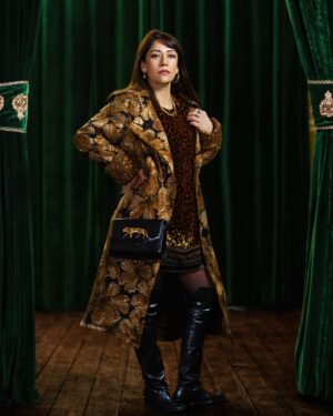 Koel Purie Instagram - Forget mob wife I am the mob 👊🏽
 
Feeling powerful in @sabyasachiofficial 

Stylist: @nehaandtarun
@nehasibalkapoor
@instarunkapoor

Photographer: @saurabhbishwas88
Photography Assistants: @droney & @avoidingbt  
Post Production: biggsretouch

Location: @samode_hotels Jaipur