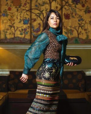 Koel Purie Instagram - This “Revenge” dress by @sabyasachiofficial is a human magnet. 🔥 ♥️

Stylist:
@nehasibalkapoor 
@instarunkapoor 

Photographer: @saurabhbishwas88 
Photography Assistants: @droney & @avoidingbt  
Location: @samode_hotels jaipur