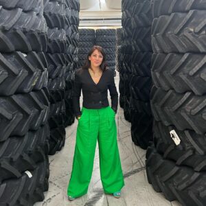 Koel Purie Instagram - And how did you spend your day? 
 
Playing with the big boys 🙄
#hosting #mc #presenter #event #tyre

Thank you all of you at @bkt_tires for welcoming me to welcome you 😜
