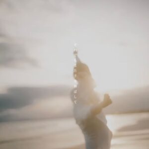 Kohana Lam Instagram - メジャーデビューしてから今日で2年が経ちました！

この2年間、自分ひとりじゃ達成できない目標に向かって沢山の方に支えてもらい、成長して前に進めたと感じています。
それはレーベルや事務所の方々はもちろんですが、ファンの方々がいないと絶対にここまで来れませんでした。
いつも本当にありがとう。

これからもあなたのペースで大丈夫なので、
らむの横にいてもらえると嬉しいです🌷