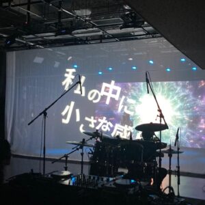 Kohana Lam Instagram - 2021/7/11(Sun) ahamo presents ｢つながる詩の日｣出演させていただきました！

ご視聴いただいた方、応援していただいた方、本当にありがとうございました！
世の中が厳しい中画面越しにはなってしまいますが、リスナーさんと1つになれた気がして本当に幸せでした！

私が中学生の頃からずっと聴いている40mPさんに直接お会いし、とっても私好みの曲を書いて頂いて初LIVEで歌うことが出来たのが本当に嬉しかったです😭
素敵な楽曲に沢山出会うこともでき、この日の経験は宝物です。

惜しくも優勝することは出来ませんでしたが、初LIVEで事前視聴者投票2位、審査員の方からも票を頂けて良かったです🌷
ここまで連れてきて下さったリスナーさんには感謝しかありません🙏🏻

いつか実際にリスナーさんに直接歌を届けたいな と思っているので、楽しみにしていただけると嬉しいですっ！

本当にありがとうございました！
これからも何卒よろしくお願い致しますᐠ ♥︎ ᐟ

┈┈┈┈┈┈┈┈┈┈

Archive
https://youtu.be/keu8pKM7Ru0