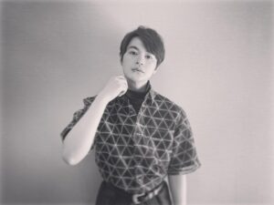 Koji Seto Instagram - 皆さん、最近どうですか？
僕はまだ言えませんが、仕事してますよ。
解禁をお楽しみに。

にしても、ものすごく暑い。
熱中症に気をつけないと...
そして、道を歩いていたりすると蝉が突然飛び立って、ものすごく驚く。
変な声出る。
あれやめてほしい。

さてさて、本日21時からは『#上田と女が吠える夜 』に出演します。
出演者の方々が面白すぎて、ずっと笑ってました。笑
僕の地元、#嘉麻市 のことも話しました。
是非ご覧くださいませ。