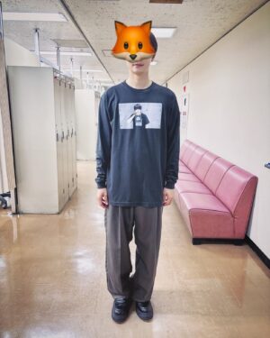Koji Seto Instagram - オフィシャルグッズ『せともの2024』
予約受付が5/27までです。
お急ぎを。
詳しくはストーリーのリンクから！

174cm男性。Lサイズ着用だとロンTこんな感じです。
