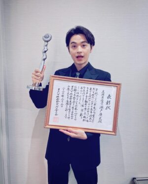 Koji Seto Instagram - 『 #第44回ヨコハマ映画祭 』の授賞式に参加してきた。
改めて、主演男優賞を受賞できたこと光栄に思います。
本当にありがとうございました。

そしてこれから舞台稽古へ。
『#笑の大学 』も初日が近くなってきました。
頑張る！！！