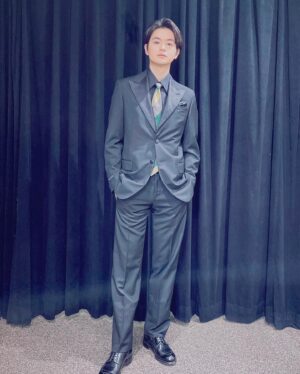 Koji Seto Instagram - 『 #第44回ヨコハマ映画祭 』の授賞式に参加してきた。
改めて、主演男優賞を受賞できたこと光栄に思います。
本当にありがとうございました。

そしてこれから舞台稽古へ。
『#笑の大学 』も初日が近くなってきました。
頑張る！！！
