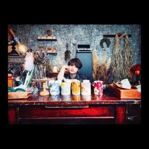 Koji Seto Instagram - 今夜10時からは『くる恋』最終話。
みんなどういう決断をするのか...
お楽しみに。

余談なんですけど、この写真、一瞬『グレーテルのかまど』の収録？と自分でも思った。
雰囲気似てるよね。
分かる人には分かる。
