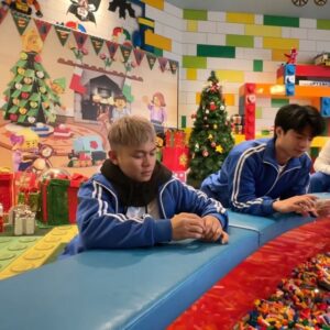 Kokoy de Santos Instagram - on three.. lego running man!