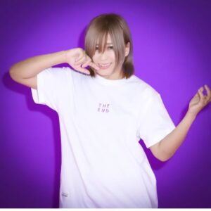Konami Takemoto Instagram - 本日から！12/1まで！
#HTMLO3 とのコラボ再販！

🖤NEVER ENDトレーナー(ブラック、ホワイト)
🤍THE END Tシャツ(ブラック、ホワイト)

こちらより→

item.rakuten.co.jp/icefield/c/000…