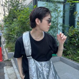 Kondo Yohdi Instagram - 褒められて伸びる子です。よろ。

新曲『限りなく透明に近いブルー』
たくさん聴いてあげてくださいっ🍣

写真に音楽つけてるのすげーー
ただいきなり流れてびっくりするよねごめん

#限りなく透明に近いブルー
#Darlia #アンハニ #近藤耀司人生
#こんどうようぢ #콘도요우지
