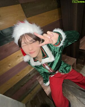 Kondo Yohdi Instagram - 🎄ちょっと遅くなったけどメリクリ集
たくさんコスプレして楽しかったな〜
皆はサンタさんに何もらったかな？
俺はサンタさんからアンハニに愛されるという
最高のプレゼントをもらったよありがとう。

何枚目が好きかコメントで教えてね🫶