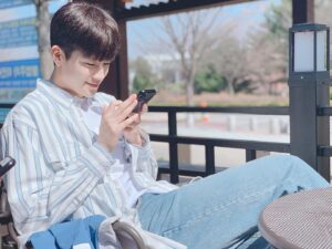 Koo Ja-sung Instagram - 잠시 쉬는 시간🐕
I'm taking a rest now📱📱
#우리사랑했을까 #오연우 #쉬는시간