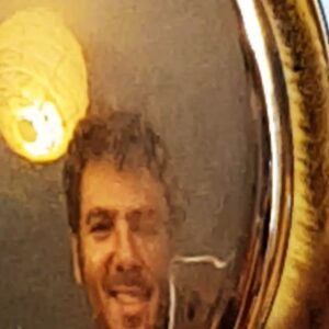 Koorosh Tahami Instagram - به قول حضرت حافظ؛
روز اول که به استاد سپردند مرا
دیگران را خرد آموخت مرا مجنون کرد
شیطنتهای جلوی آینه گریم😉❤
#کورش_تهامی 
#کوروش_تهامی 
#سینما#بازیگر#بازیگران_سینمای_ایران 
#cinema#cinematography#actor#artist