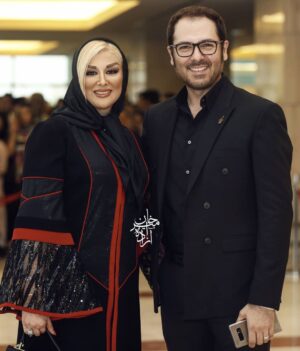Koorosh Tahami Instagram - #نوزدهمین_جشن_حافظ 
ممنون از همراهی؛
@taj__collection 
@tahmures__official 
عکس:
خانمها#مریم_رضوی و#آزاده_امیرخان عزیز
#کورش_تهامی 
#کوروش_تهامی