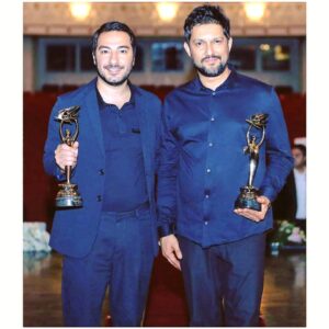 Koorosh Tahami Instagram - حامد عزیزم و نوید نازنین
تبریک به هر دوتون بخاطر
جوایز دیشب،#بیستمین_جشن_خانه_سینما 
امیدوارم همیشه موفق باشین و سلامت😍😘
#کورش_تهامی 
#کوروش_تهامی 
#حامد_بهداد
#نویدمحمدزاده 
@behdad_hamed 
@navidmohamadzadeh