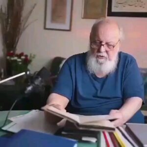 Koorosh Tahami Instagram - مردن عاشق نمی میراندش
در چراغی تازه می گیراندش

چقدر با اشعار ناب شما زندگی کردیم
جای شما همیشه در دل ما سبز می ماند
سفر بخیر استاد❤
#کوروش_تهامی 
#کورش_تهامی

#استاد_هوشنگ_ابتهاج 
#هوشنگ_ابتهاج
#ه_ا_سایه
#شعر
#شاعران_معاصر_ایران