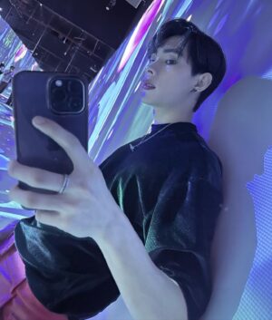 Koraphat Lamnoi Instagram - With u(niverse) 🤍🪐

#TutorKrp