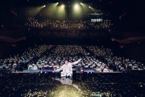 Koraphat Lamnoi Instagram - ขอบคุณทุกๆคนมากนะครับที่ทำให้เกิด OnTutorWayConcert มันเป็นความฝันของผมเลยที่อยากจะมีคอนเสิร์ตของตัวเอง ได้ร้องเพลงให้ทุกๆคนฟัง ได้มอบความสุขให้กับทุกๆคน เป็นวันที่มีความสุขมากๆ ขอบคุณครอบครัวดูมันดิทุกๆคนเลยที่คอยให้กำลังใจมาตลอดเลยย ขอบคุณพี่อ๊อฟ @aoftionz ที่ให้โอกาส ซัพพอร์ททุกๆอย่างในงานเลยนะครับ ขอบคุณครูเบิร์ด @bird_krittin ที่ให้คำแนะนำทุกอย่างเลย รวมไปถึงออกแบบโชว์และสเตจทั้งหมดนะครับ ขอบคุณเอเลี่ยน @mynameis_yim ที่คอยอยู่ข้างๆตลอด มาร่วมโชว์และมาให้กำลังใจตอนซ้อมบ่อยๆ ขอบคุณนุนิว @new_cwr พี่เน็ต @net_siraphop พี่เจมส์ @james.spmk ที่มาเป็นเกสต์ร่วมสนุกด้วยกัน ขอบคุณหน้าผมจากพี่มอลลี่ @moly_makeup พี่โย @yo_hairstylist ขอบคุณเสื้อผ้าสวยๆจากคุณซี @sakpipat พี่แต๊ก @hobbitak และทีมงานพี่กล้วย @bananastandone พี่ลีโอ @leo_lista ขอบคุณพี่แม็กซ์ @_maxb_ ที่ช่วยออกแบบโชว์ต่างๆ พี่เก่ง @_lengkung_ พี่มุก @_chamook_chamook_ และพี่ๆแดนซ์เซอร์ทุกคนที่ทำให้ทุกโชว์สมบูรณ์ ขอบคุณพี่พ้อยท์ @pointpov และพี่ๆนักดนตรีทุกคนเลย ที่คอยแนะนำการร้องและทำให้ทุกๆเพลงออกมาดีมากๆ ขอบคุณครอบครัวของผมที่ซัพพอร์ททุกอย่าง คอยให้กำลังใจและเชื่อในเส้นทางนี้ของผม ขอบคุณพี่กล้า @klaryder ในพาร์ทดูมันดิการละครและในช่วงเบเนฟิต สนุกมากๆ 55555 ขอบคุณพี่เทย่า @tey99 พี่บุ๊กโกะ @bookko ที่คอยให้คำแนะนำและซัพพอร์ทหลายๆอย่าง ขอบคุณทีมเบื้องหลังทุกคนที่ทำงานให้ทุกอย่างออกมาดีนะครับ ที่สำคัญที่สุดขอบคุณแฟนคลับทุกๆคนเลยที่คอยซัพพอร์ทและให้กำลังใจมาตลอดถ้าไม่มีทุกคนก็คงไม่มีงานครั้งนี้ หวังว่าคอนเสิร์ตครั้งนี้จะทำให้ทุกคนมีความสุขได้นะครับ 🤍

#TutorKrp
#OnTutorWayConcert
