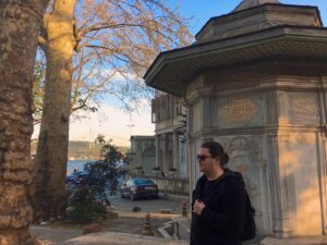 Korhan Herduran Instagram - Bazen bir turist gibi İstanbul’u gezerim 😎🎒