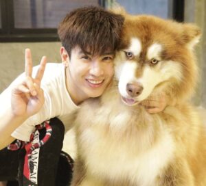 Korn Khunatipapisiri Instagram - ยิ้มหวานๆสิครับลูก 😁🦁