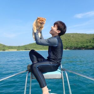 Korn Khunatipapisiri Instagram - เตรียมตัวลงน้ำกันเลย ลูกสาว 😄
#ก็ผมมีลูกเป็นหมา