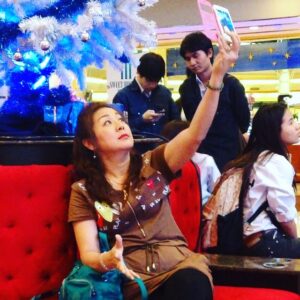Korn Khunatipapisiri Instagram - เหตุเกิดที่ม๊า ถ่ายรูปจนตัวเกร็ง 55555 ตลกกก!!5555 #aujunfamily #love