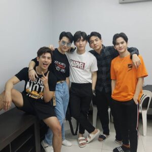 Korn Khunatipapisiri Instagram - เพื่อนผมหน้าตาดีอะครับ ทำไมอะครับ!!