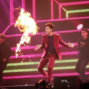 Korn Khunatipapisiri Instagram - *ผมชอบศิลปินเกาหลีคนนี้มากครับ ไม่แน่ใจชื่ออะไร?
ล้อเล่นนนนนน 😂🤣 นี่เค๊าเองงงง
แต่เอาจริงๆไอ่เราโชว์ไปก็ร้อนหน้าไปแหละ ฮาๆ 
#นี่เต้นท่าอะไรอยู่ #เหมือนปล่อยพลังไฟ #ไดบูเกน #อนาคต #เราจะกลับมา #เราจะขยันฝึกฝน #เราจะเต้นให้หิมะตกเลยรอบหน้า #คนมันจะHOT #ต้องแบบนี้ #บ้าจริง #ฟายเอ้อ!!!!!!