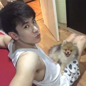Korn Khunatipapisiri Instagram - ตอนเด็กๆหนูก็ขี้เหร่ แก่มาก็จะหน้าตาดีเหมือนป๊านี่แหละลูก 😌 #ใครบอก #ไม่มี #บอกเอง #ทำไม #ก็ตอนเด็กๆชอบเตะบอล #ก็โดนแดดเยอะไง #ผิวเลยดำ #แต่มีกันแดดHIENDแล้ว #หมายถึงทำไมบ่นคนเดียว #พอมะ #แฮชแท๊กเยอะ #ขี้เกียจอ่าน #อ่านต่อทำไม #รักฟ่านๆไหม #รักผมด้วยจิ #ขอบคุณ555 #หมายถึงติดตามไอจี555เค #ไม่ได้หัวเราะ #คุณหนู 😝