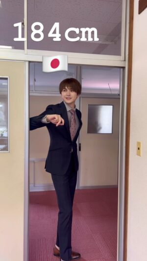 Kosuke Asuma Instagram - 🇯🇵✖️184cm‼︎

8月19日〜8月31日まで、全国のコンビニエンスストアで僕の限定ブロマイドが発売されます♪
全21種類予定になっていますよ(●´ω｀●)
ハイライトに詳細あるので確認してね〜！！！

@newsed_japan_official 
最後のチェック柄の衣装提供ありがとうございます☺️
フィードでも載せますね(￣▽￣)