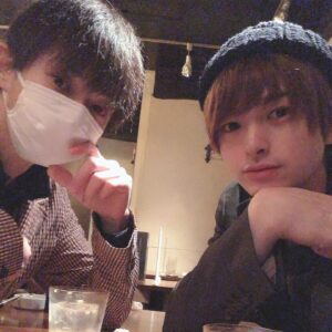 Kosuke Asuma Instagram - .
昨日はお仕事終わってから友達とコーヒー飲みに行きました！学生の頃は友達たくさんいたけど、社会に出てから出会う人は仕事仲間、先輩、後輩、上司になってくから少ない友達は大事にしないとね！！！
.
I went drinking coffee for the first time in a while. 
We have been friends for 9 years！
When he is with me, I calm down and have fun. 
.
#ootd #actor #model
#japanesemodel #japaneseactor 
#haikyuu #oikawatooru #oikawa 
#tooruoikawa #及川徹 #ハイキュー