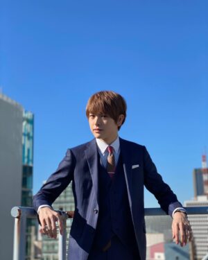 Kosuke Asuma Instagram - JUNON見てくれてありがとう！

小さい時から見てた雑誌だから掲載してもらったことがすごく嬉しいです。これからもいろんな媒体に掲載してもらえるようにモデル業も頑張ります🔥

ところでスーツ似合ってる？
感想教えてくださーい！

　
#junon #撮影#スーツ#スーツ男子 #スーツコーデ #スーツスタイル #メンズスーツ #あざとい #あざとい系男子 #バレンタイン #バレンタインデー #バレンタイン企画 #遊馬晃祐 #asuma#asumakousuke