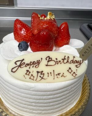 Kosuke Asuma Instagram - 及川さんHappy Birthday🎂

今年も一緒に祝えた！！！！！
及川さんと出会えて、俳優としてデビューできたし、みんなと出会えた。

本当に感謝しかないし、
これからもずっと尊敬してるし、
負けないように頑張る。

ちょっと髪型を及川さんふうに。
懐かしいね笑
