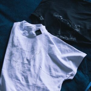 Kosuke Asuma Instagram - 遊馬晃祐と「@ABCEREAL」のコラボTシャツが7/3(土)21:00より受注開始します！！！
.
ABCEREALのベーシックな半袖Tシャツはドルマンタイプの袖切り替えが無いオーバーサイズのTシャツです。
.
デザインはよくゴールデンレトリーバーに似てるねと言われるので自分をそれに例えて、大好きなバレーボールと小さなロゴで自分の好きな言葉をいれました(*ﾟ∀ﾟ*)
.
たくさん相談をして、共同でデザインしました🔥写真はいつもの雰囲気とは違った珍しいインドアな僕ですね。笑
.
オンラインショップでの商品ページはインスタプロフィールのリンクよりご覧頂けます🙇‍♂️🙇‍♂️
.
お客様へのお届けは20年9月上旬〜中旬を予定しています。みんなで一緒に着ようね(●´ω｀●)
「@_abcereal_」
「@asumakosuke1020」