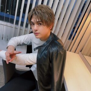 Kosuke Asuma Instagram - hallo!!!
.
.
.
遊馬晃祐オリジナルZINE発売記念イベントご来場ありがとうございました。チェキたくさん撮ったね📸久しぶりにみんなに会えて嬉しくてすごいロスってます。そして今回会えなかった方はオンラインイベントに参加してくれてありがとう😢短い時間だったけど機会を作ってくれたスタッフの皆さんに感謝です。次は絶対に会おうね！！！来年はファンクラブイベントやるから迷ってる方ファンクラブ入会待ってます✌️✌️入ったら教えてね(*≧∀≦*)