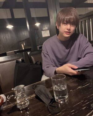 Kosuke Asuma Instagram - New hair!!!
.
暗くしたよっ!
今回も朝長さんに切ってもらいました
@tomonaga_y_lwis ♡