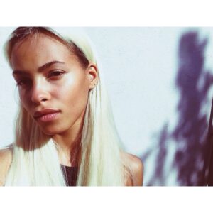 Kota Eberhardt Instagram - when your colorist has worked on the last 3 Hunger Games, and you know no chill because there's just nothing she can't do 💆 ☁️Throwback to last month @ckaedingcolor 👐 #knowsnochill #colorgameover #squadddddd #luhyou