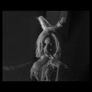Kota Eberhardt Instagram - Goblin hour is every hour when you are.. a goblin. Gang signs out the greenhouse ya bish🔥🍃 I be the witch of the wood🌿 Halloween weekend really tore lol it was an honor to be unhinged with all of you. It’s the return of the Mack hunny let’s goooo #GetinLoserWereGoingToGotham #poisonivycostume