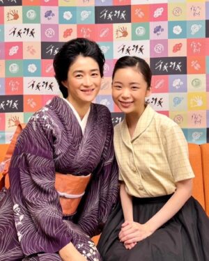 Koyuki Instagram - NHK朝ドラ
ブギウギ撮影中🎥

趣里ちゃんと。
可愛い🩷

@asadora_bk_nhk 

#NHK
#朝ドラ
#ブギウギ
#撮影中
#舞台裏
#村山トミ
#船場ことば 
#koyuki
#TVdrama
#behindthescenes 
#shooting 
#actress 
#japanese 
#kimono