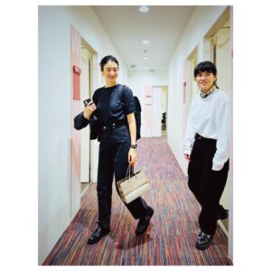 Koyuki Instagram - 新しい作品に入っています。
作品情報は追ってお知らせいたします。

スタイリストのカドワキさんと控室を出る瞬間のオフショット📷

by manager K