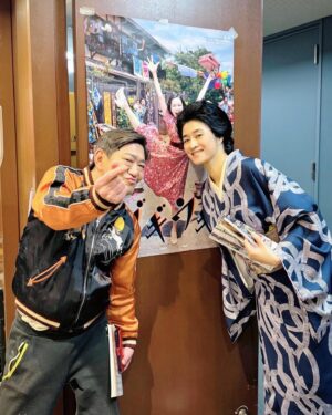 Koyuki Instagram - NHK朝ドラ
ブギウギの撮影風景🎥
オフショット

黒田さんとのシーンが多く
楽しい現場です。

3枚目>方言始指導の一木先生には
厳しく優しくとてもお世話になってます。

#趣里 #水上恒司／#草彅剛 #生瀬勝久 #小雪 #近藤芳正
#富田望生 #陰山泰 #黒田有 #えなりかずき #友近 
#ブギウギ #朝ドラ