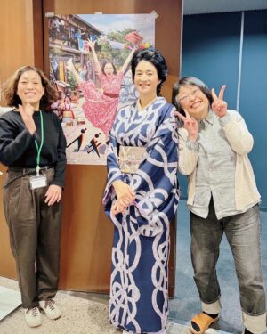 Koyuki Instagram - NHK朝ドラ
ブギウギの撮影風景🎥
オフショット

黒田さんとのシーンが多く
楽しい現場です。

3枚目>方言始指導の一木先生には
厳しく優しくとてもお世話になってます。

#趣里 #水上恒司／#草彅剛 #生瀬勝久 #小雪 #近藤芳正
#富田望生 #陰山泰 #黒田有 #えなりかずき #友近 
#ブギウギ #朝ドラ